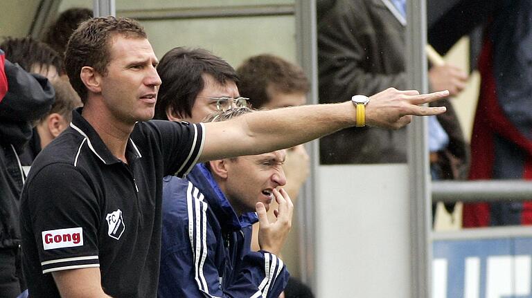 War nach seiner Karriere auch als Trainer aktiv: Bernhard Winkler, hier mit dem FC Ismaning bei einem Spiel im Jahre 2006.