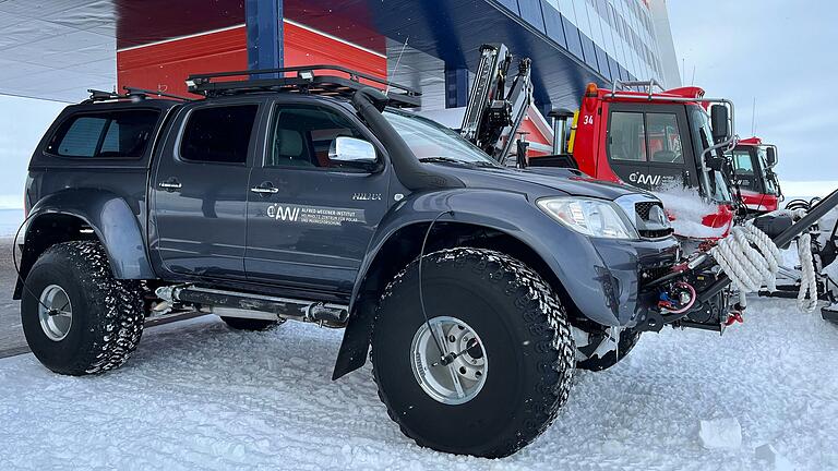 Ob Ice-Truck, Pistenbully oder Skidoo: Elektrotechniker Johannes Schötz aus Oberschwarzach ist verantwortlich für den Fuhrpark auf der deutschen Forschungsstation Neumayer III in der Antarktis.