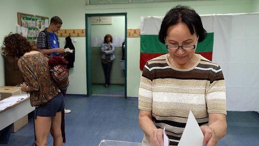 Stimmabgabe       -  Knapp sieben Millionen Menschen sind in Bulgarien zur Parlamentswahl aufgerufen. Foto: Georgi Licovski