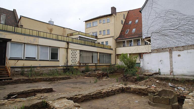 Die Baustelle am Kulturforum im Moment. Das Gebäude im Hintergrund wird im nächsten Schritt abgerissen, dort entsteht der Neubau des Kulturforums.