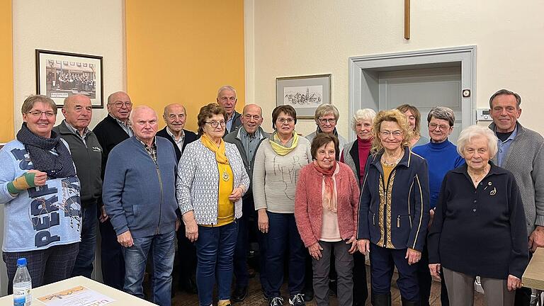 Auf dem Foto (hinten von links): Gerti Nätscher (1. Vorsitzende), Max Hahn, Georg Ullrich, Roman Hahn, Ernst Ullrich, Josef Schecher, Elisabeth Ullrich, Irene Welzenbach, Christiane Brosche (2. Vorsitzende), Erna Siegler, Ludwig Schecher, (vorne von links): Ernst Nätscher, Maria Ullrich, Mathilde Ullrich, Erika Schecher, Heide Nörskau, Irmtraud Endres.&nbsp;