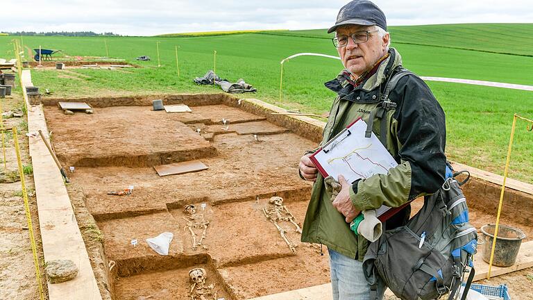 Wolfgang Krönert ist einer der ehrenamtlichen Grabungshelfer. Der gebürtiger Duttenbrunner ist&nbsp; überrascht, was in der ehemaligen Wüstung Seehausen bereits zutage gefördert wurde.