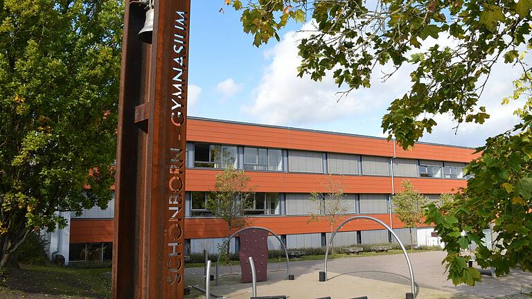 Johann-Philipp-von-Schönborn-Gymnasium in Münnerstadt ist ein sprachliches, humanistisches und wirtschaftswissenschaftliches Gymnasium. Johann-Philipp-von-Schönborn-Gymnasium in Münnerstadt ist ein sprachliches, humanistisches und wirtschaftswissenschaftliches Gymnasium.