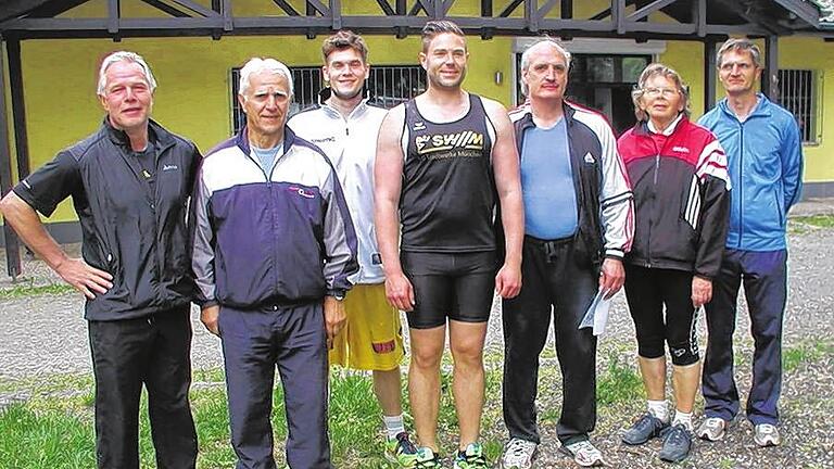 Schnell und weit: Erfolgreiche Sportler/innen beim Seniorensportfest des TSV Brendlorenzen. Von links: Organisator Norbert Klein, Roland Pöllath, Jonas Kortmann, Christoph Bischlager, Jürgen Klingszot, Bärbel Haupt und Dieter Schmitt.