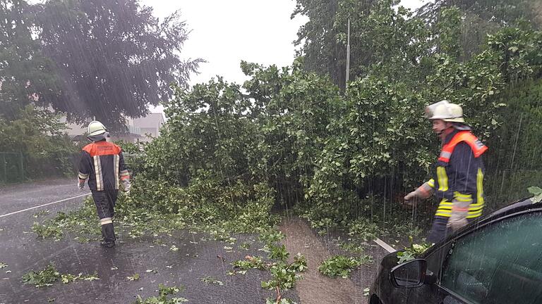 Am Samstagabend wurde der Landkreis Schweinfurt von einen heftigen Unwetter mit Starkregen erfasst. Vor allem der Gemeindebereich von Schwebheim war schwerpunktmäßig betroffen.