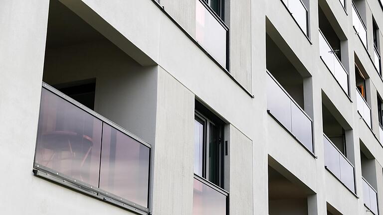 Im neuen Würzburger Stadtteil Hubland entstehen zahlreiche Wohnungen in verschiedenen Größen. Jedoch hat ein Würzburger im Schnitt weniger Wohnraum zur Verfügung als in den unterfränkischen Landkreisen. Die LBS hat Daten des Landesamtes für Statistik regional ausgewertet.