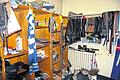 Blick in die Werkstatt: Schuhmachermeister Rudi Horn spricht von &bdquo;übersichtlicher Unordnung&ldquo;.