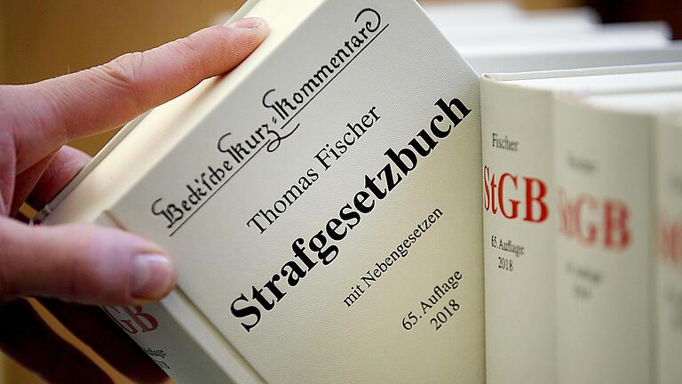301,53 Euro zu Unrecht bezogenes Arbeitslosengeld hätten eine Frau aus dem Landkreis fast ihre Freiheit gekostet.