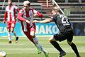 Läuft er auch in der kommenden Saison für die Kickers auf? Fabio Kaufmann (links, hier gegen Halles Janek Sternberg) steht bei einigen Teams auf der Wunschliste.