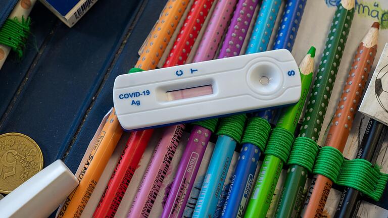 Der Inzidenzwert bei Kindern und Jugendlichen in der Region steigt derzeit stark an. Dieser Test ist negativ. Der Inzidenzwert bei Kindern und Jugendlichen in der Region steigt derzeit stark an. Dieser Test ist negativ.