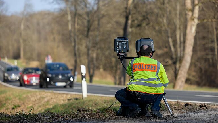 Am 21. April wird auf Bayerns Straßen wieder verstärkt geblitzt. Das Foto entstand beim Blitzermarathon 2022. Am 21. April wird auf Bayerns Straßen wieder verstärkt geblitzt. Das Foto entstand beim Blitzermarathon 2022.