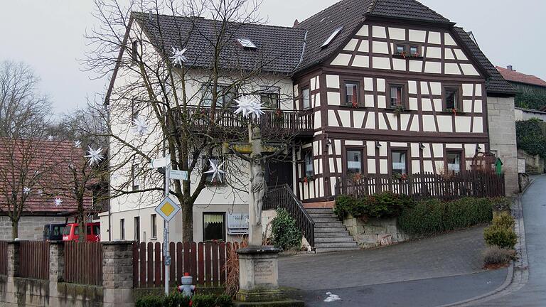 Die Gemeinde Breitbrunn hat das ehemalige Gasthaus 'Weißer Bock' erworben und sucht nun nach einem Nutzungskonzept und vielleicht einen Pächter, der auch ein guter Wirt sein sollte. Die Gemeinde Breitbrunn hat das ehemalige Gasthaus 'Weißer Bock' erworben und sucht nun nach einem Nutzungskonzept und vielleicht einen Pächter, der auch ein guter Wirt sein sollte.