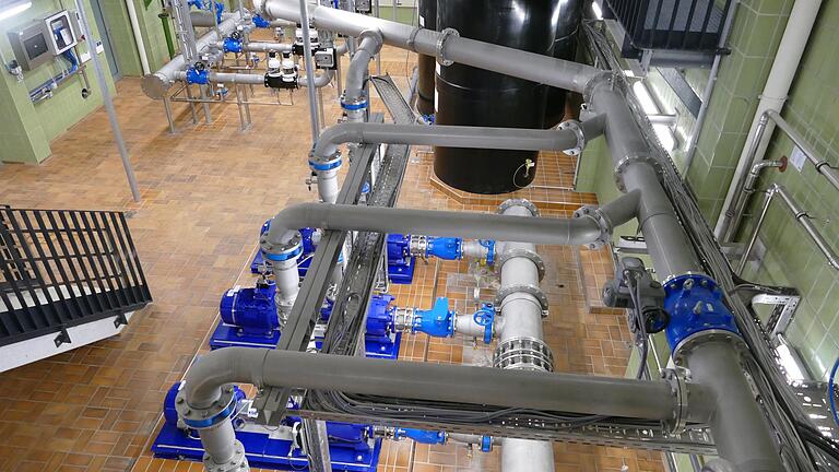 Blick in das Wasserwerk Mittelstreu: Insgesamt wurden 3,5 Millionen Euro in die Erneuerung der Anlagen investiert. Blick in das Wasserwerk Mittelstreu: Insgesamt wurden 3,5 Millionen Euro in die Erneuerung der Anlagen investiert.