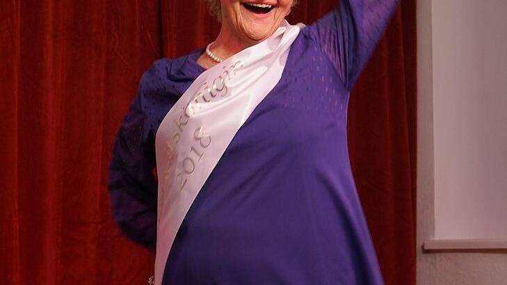Brigitte Lindner als „Schönheitskönigin von Schneitzelreuth“. Brigitte Lindner als „Schönheitskönigin von Schneitzelreuth“.