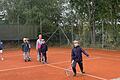 Erste Tennis-Schritte bei der Ferienpassaktion.