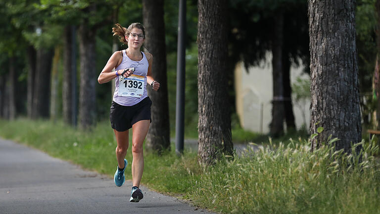 WUE2Run-Firmenlauf       -  Rund 1500 Läuferinnen und Läufer nehmen am Donnerstag (13.06.24) am 7,4 Kilometer langen WUE2Run-Firmenlauf durch Würzburg teil.
