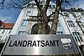 Die finanzielle Situation des Landkreises Würzburg hat sich dramatisch verschlechtert. Mit einer Haushaltssperre werden nun die Ausgaben beschnitten, davon ist auch das Landratsamt in der Zeppelinstraße betroffen.&nbsp;