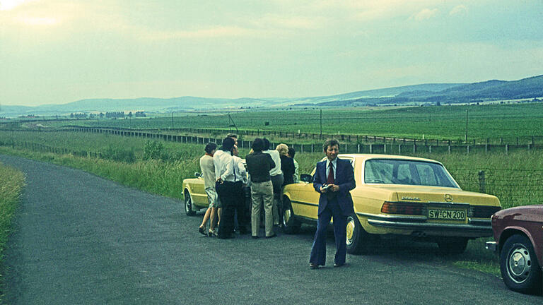 Im Jahr 1974 besuchte eine Delegation aus Mamers zusammen mit den Gastgebern aus Gerolzhofen die Sperranlagen an der innerdeutschen Grenze zur DDR.