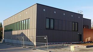 Auf über drei Millionen Euro werden sich die Kosten für das neue Sportzentrum in Stadtlauringen summieren. Dafür gibt es 80 Prozent Förderung.