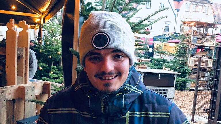 Tim Weingärtner schaut nicht auf den Preis, sondern darauf, dass das Geschenk passt. Tim Weingärtner schaut nicht auf den Preis, sondern darauf, dass das Geschenk passt.