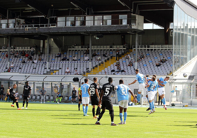 Die Kickers-Führung: Arne Feicks Freistoßtreffer reichte den Würzbrgern nicht zum Sieg. Die Kickers-Führung: Arne Feicks Freistoßtreffer reichte den Würzbrgern nicht zum Sieg.