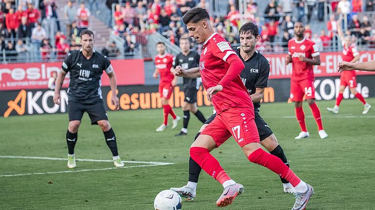 Die Würzburger Kickers (hier Ende Juli 2023 beim Spiel gegen den FC Memmingen) sind in der Region der Verein, für den sich mit Abstand am meisten Menschen interessieren. Die Würzburger Kickers (hier Ende Juli 2023 beim Spiel gegen den FC Memmingen) sind in der Region der Verein, für den sich mit Abstand am meisten Menschen interessieren.