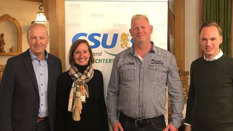 Oliver Fell (3.v.l.) geht als Oberleichtersbacher Bürgermeisterkandidat für die CSU ins Rennen (von links): Detlef Heim (Bundeswahlkreisgeschäftsführer CSU Bad Kissingen), Michaela Fuß (1. Ortsvorsitzende), Oliver Fell und Michael Henn (2. Ortsvorsitzender). Foto: Wolfgang Saam - Oliver Fell (3.v.l.) geht als Oberleichtersbacher Bürgermeisterkandidat für die CSU ins Rennen (von links): Detlef Heim (Bundeswahlkreisgeschäftsführer CSU Bad Kissingen), Michaela Fuß (1. Ortsvorsitzende), Oliver Fell und Michael Henn (2. Ortsvorsitzender). Foto: Wolfgang Saam Oliver Fell (3.v.l.) geht als Oberleichtersbacher Bürgermeisterkandidat für die CSU ins Rennen (von links): Detlef Heim (Bundeswahlkreisgeschäftsführer CSU Bad Kissingen), Michaela Fuß (1. Ortsvorsitzende), Oliver Fell und Michael Henn (2. Ortsvorsitzender). Foto: Wolfgang Saam - Oliver Fell (3.v.l.) geht als Oberleichtersbacher Bürgermeisterkandidat für die CSU ins Rennen (von links): Detlef Heim (Bundeswahlkreisgeschäftsführer CSU Bad Kissingen), Michaela Fuß (1. Ortsvorsitzende), Oliver Fell und Michael Henn (2. Ortsvorsitzender). Foto: Wolfgang Saam