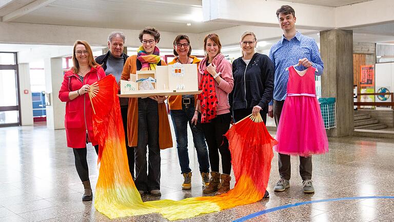 Ein mittlerweile eingespieltes Team (von links): Nadine Koschack, Wolfgang Schwegler, Antje Eckhoff, Anita Throm, Frederike Faust, Angelina Lochner und Matthias Engel. Ein mittlerweile eingespieltes Team (von links): Nadine Koschack, Wolfgang Schwegler, Antje Eckhoff, Anita Throm, Frederike Faust, Angelina Lochner und Matthias Engel.