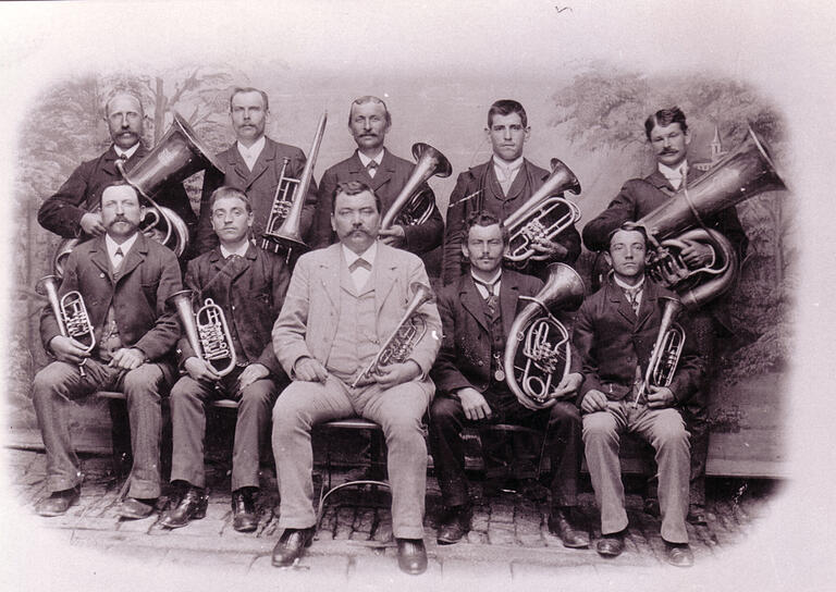Zehn passionierte Blasmusiker gehörten 1898 zur Volkacher Stadtkapelle. Zehn passionierte Blasmusiker gehörten 1898 zur Volkacher Stadtkapelle.