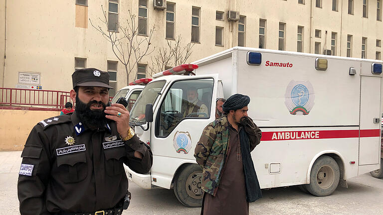 Taliban-Gouverneur bei Anschlag getötet.jpeg       -  In der afghanischen Hauptstadt Kabul sind bei einem Selbstmordanschlag nahe des Außenministeriums mindestens sechs Menschen ums Leben gekommen.