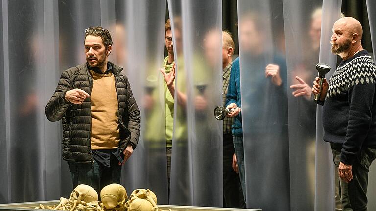 Regisseur Matthew Ferraro bei den Proben zu 'Lucia di Lammermoor'.