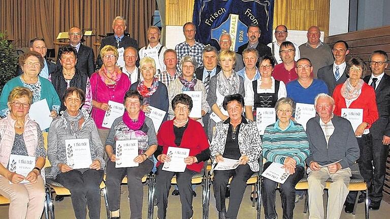 Ausdruck großen Ansturms: Besonders viele Mitglieder des TSV wurde für 40 Jahre Mitgliedschaft geehrt.