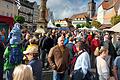 Verkaufsoffener Sonntag und Mittelaltermarkt füllten die Innenstadt bei strahlend blauem Himmel.