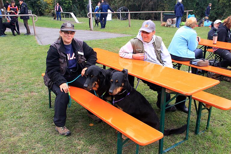 Spannend ist auch das Zuschauen sowohl bei den Hunden als auch bei den Hundeführern.