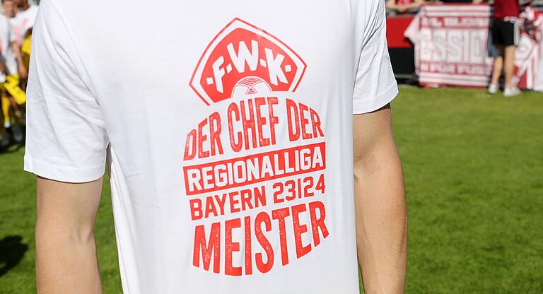 'Der Chef der Regionalliga': das offizielle Meister-T-Shirt der Würzburger Kickers.