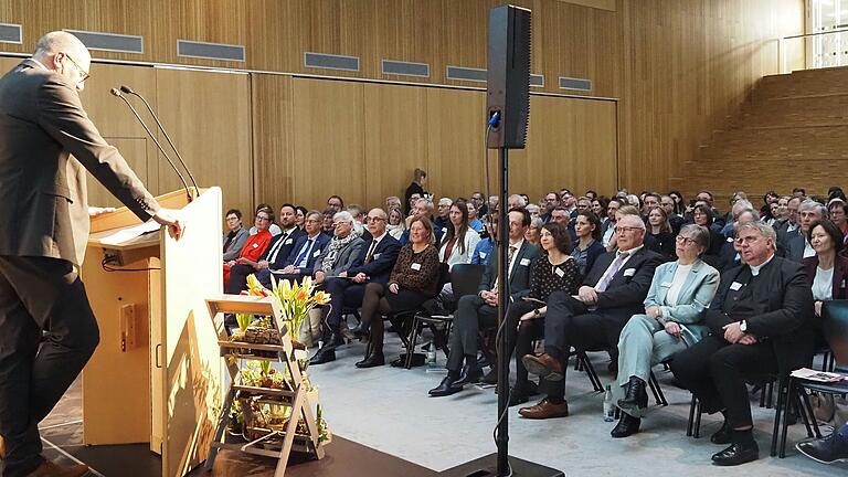 Sah im neuen Schulzentrum zuversichtlich in die Zukunft: der scheidende BSZ-Chef Joachim Sagstetter. Sah im neuen Schulzentrum zuversichtlich in die Zukunft: der scheidende BSZ-Chef Joachim Sagstetter.