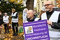 Das Thema 'Missbrauch' stand am Montag auf der Tagesordnung der Synode der Evangelischen Kirche in Deutschland, die in Würzburg stattfindet. Betroffene demonstrierten vor dem Congress Centrum.