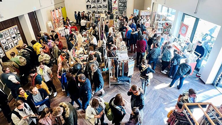 Auf die geglückte Premiere 2023 folgt am Sonntag der zweite 'Oha! Ein Designmarkt' in der Höchberger Kulturscheune. Auf die geglückte Premiere 2023 folgt am Sonntag der zweite 'Oha! Ein Designmarkt' in der Höchberger Kulturscheune.
