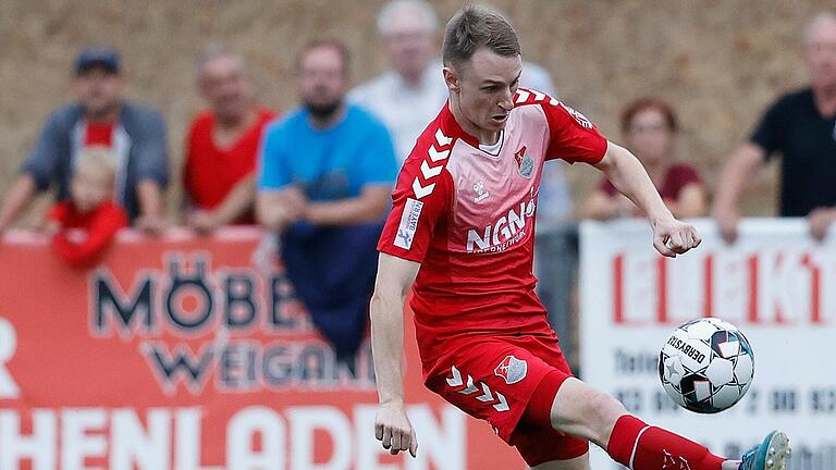 Mit einem herrlichen Freistoßtor sicherte Joshua Endres (Archivbild) dem TSV Aubstadt im Heimspiel gegen die SpVgg Ansbach in der Nachspielzeit zumindest einen Punkt. Mit einem herrlichen Freistoßtor sicherte Joshua Endres (Archivbild) dem TSV Aubstadt im Heimspiel gegen die SpVgg Ansbach in der Nachspielzeit zumindest einen Punkt.
