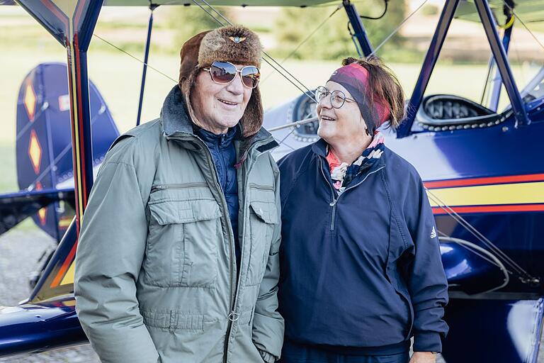 Teilen die Leidenschaft für das Fliegen und das Ehrenamt im Flugsportverein: Elmar Umhöfer und Tochter Anita Herrmann. Teilen die Leidenschaft für das Fliegen und das Ehrenamt im Flugsportverein: Elmar Umhöfer und Tochter Anita Herrmann.