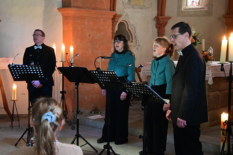 Das Gesangsensemble '4tuosus'  steuerte einige kirchliche Lieder zum Ehrentag der neuen Glocke bei.