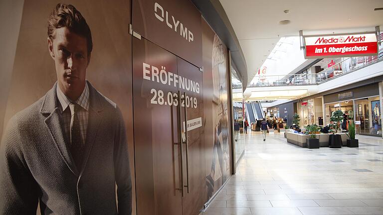 Das Modegeschäft Olymp in der Stadtgalerie renoviert gerade hinter Staubschutzwänden, Wiedereröffnung ist am 28. März.