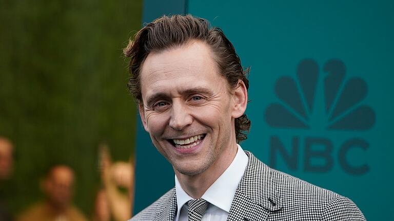 Sigourney Weaver und Tom Hiddleston am Londoner Theater       -  Tom Hiddleston wird in London für Shakespeares 'Viel Lärm um nichts' auf der Bühne stehen