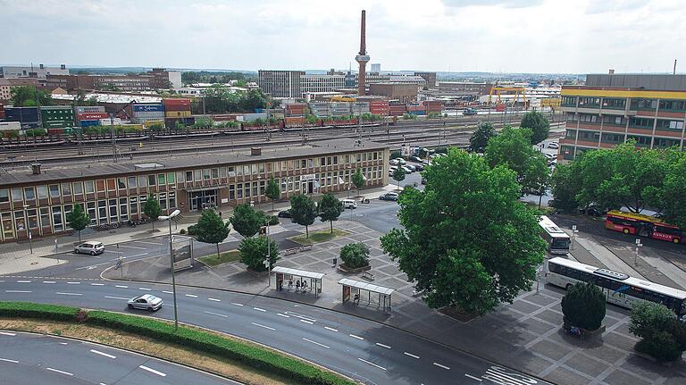 Auch der Platz vor dem Hauptbahnhof ist nun Teil der Korrespondenzprojekte im Rahmen der Landesgartenschau 2026.