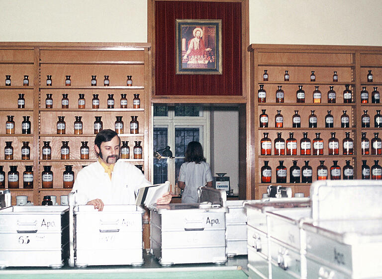 In diesem aus heutiger Sicht malerischen Ambiente wurden vor 60 Jahren die Medikamente für das Uniklinikum Würzburg kommissioniert.