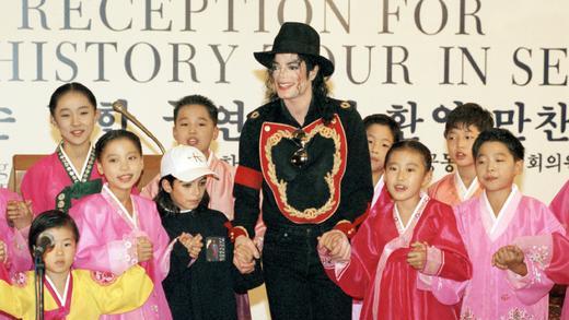 Michael Jackson       -  Am 29. August wäre Michael Jackson 55 Jahre alt geworden. Sehen Sie hier Bilder von dem Pop-Star, seinen Auftritten, seiner Familie und vielem mehr.