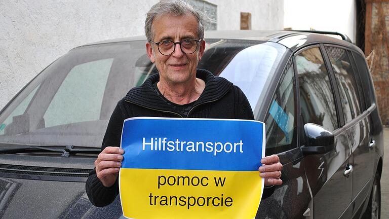 Das Plakat muss dabei sein: Schon sechsmal hat Udo Maly die Tour Richtung ukrainische Grenze gemacht. Das Plakat muss dabei sein: Schon sechsmal hat Udo Maly die Tour Richtung ukrainische Grenze gemacht.