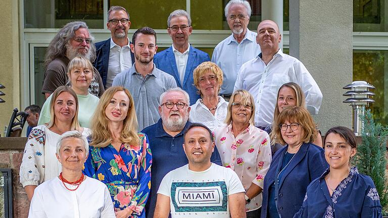 Die Delegation aus der Ukraine mit Mitgliedern des Lions Club Mittelmain-Karlstadt und weiteren Ehrenamtlichen aus der Region.