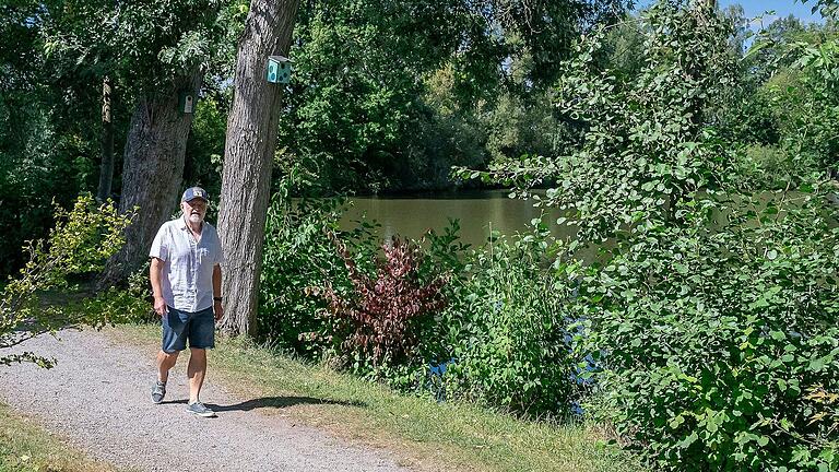 Fritz (im Bild) und seine Frau Karin Drenker gehen gerne am Sulzfelder See spazieren. Sie mögen die Ruhe und Sauberkeit der Anlage. Auch ihre drei Kinder campen dort noch immer gerne.