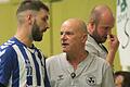Denis Motscha (links), hier im Gespräch mit Trainer Norbert Senft, war mit neun Toren der erfolgreichste Werfer beim Michelfelder Sieg bei der SG Kernfranken. Die SV-Handballer haben nach zuvor elf sieglosen Spielen wieder eine Oberliga-Partie gewonnen.